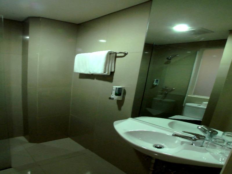 วิโอ โฮเต็ล เวเตรัน Hotel บันดุง ภายนอก รูปภาพ