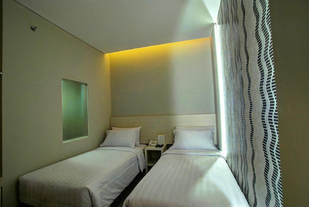 วิโอ โฮเต็ล เวเตรัน Hotel บันดุง ภายนอก รูปภาพ