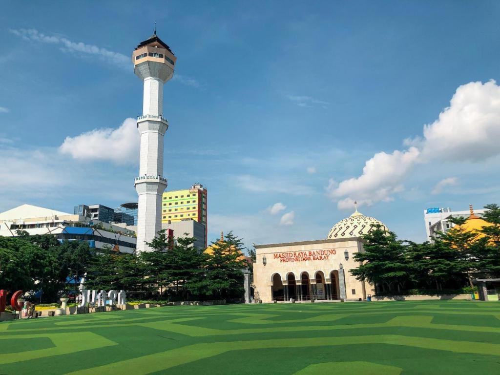 วิโอ โฮเต็ล เวเตรัน Hotel บันดุง ภายนอก รูปภาพ